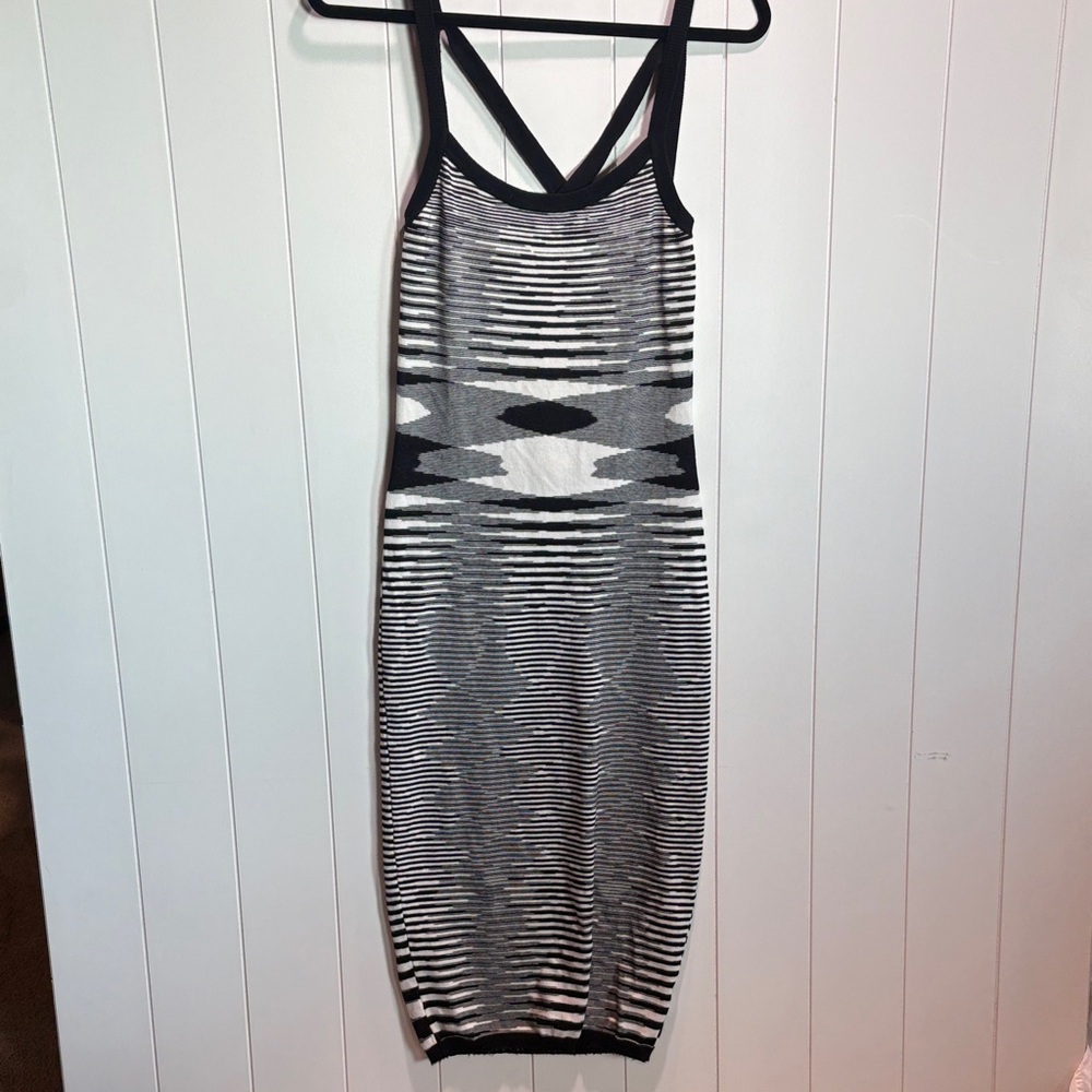 Honey punch black and white knit bodycon criss cross back strap dress L